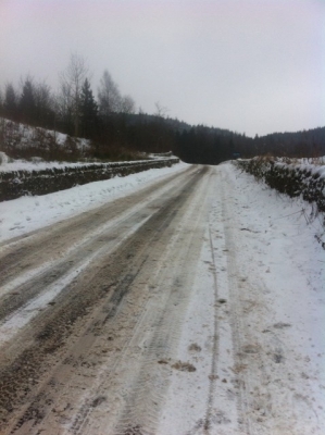 Road along side of reservoir from Leathers Smithy