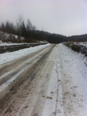 Road along side of reservoir from Leathers Smithy